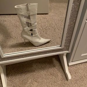 Helen Marlen White calf high booties